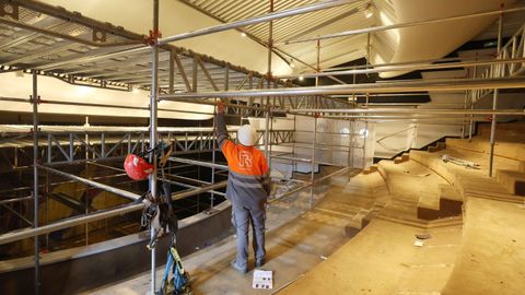Las obras de emergencia que se llevan a cabo en el Teatro Principal de Pontevedra han dejado una imagen ins�lita de la instalaci�n