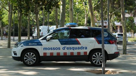 Un veh�culo de los Mossos, en una imagen de hace dos semanas en Llobregat (Barcelona).