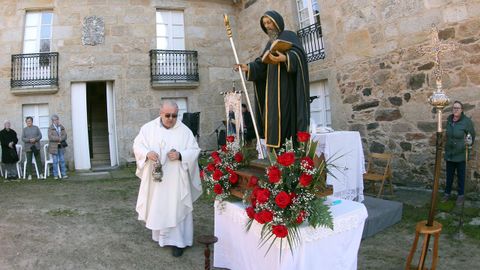 Celebracin de San Mauro con misa y procesin, y despus degustacin de callos y empanada