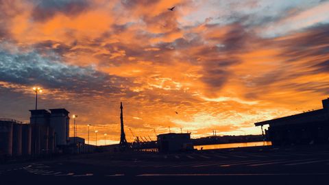 AMANECER EN EL PUERTO DE A CORU�A
