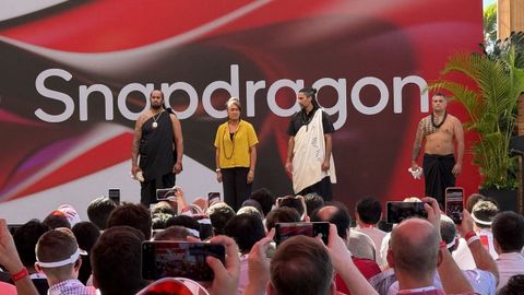 Una ceremonia con cantos hawaianos y el tradicional �aloha� sirvi� para dar la bienvenida a los asistentes.