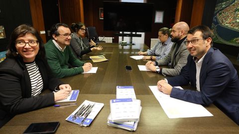 Imagen distribuida por el Concello de Pontevedra de la reunin entre BNG y PSOE para negociar el presupuesto municipal del 2026