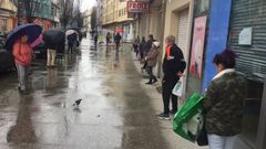 Colas en un supermercado de Canido