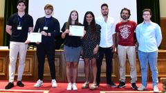 Los estudiantes e investigadores reconocidos por el programa de emprendimiento Argos recibieron 3.000 euros en met�lico, la mitad para los integrantes de los equipos y el resto para su empresa. 