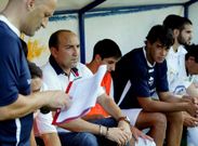 Gelucho (en el centro) se mostr� satisfecho por el juego de su equipo en el debut liguero en O Val.