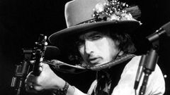 O m�sico Bob Dylan (nacido Robert Allen Zimmerman en Duluth, Minesota, o 24 de maio de 1941), nunha  imaxe tomada durante a xira que realizou en 1975 por Estados Unidos �The Rolling Thunder Revue�