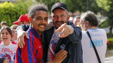 �Celebraste el ascenso de la UD Ourense?.La fiesta comenz� en Meis y se traslad� a la fuente de Concepci�n Arenal