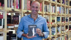 Miguel Castro vive en Madrid pero hace días regresó a su Ferrol para presentar su segunda novela