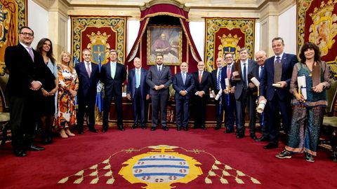 Foto de familia de los premios Asicom y Universidad de Oviedo de este a�o