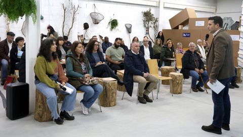 El alcalde de Boiro dirigi unas palabras al centenar de personas que asistieron la jornada en el coworking de Boiro.