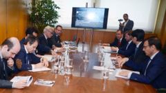 Representantes de Parter, a la derecha, explican sus planes a las comunidades aut�nomas de Galicia y Asturias