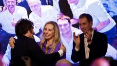 Karina Milei se abraza con su hermano durante un acto en Buenos Aires