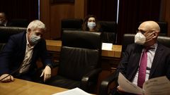 24 de los 27 concejales de Ourense piden la dimisi�n del alcalde