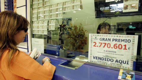 Imagen de archivo de la administracin de lotera del Centro Comercial Ponte Vella de Ourense.