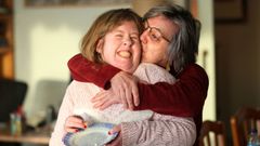 �ngeles y Laura Faro, madre e hija, en su casa