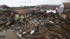 Destrucci�n en Indonesia por un tsunami