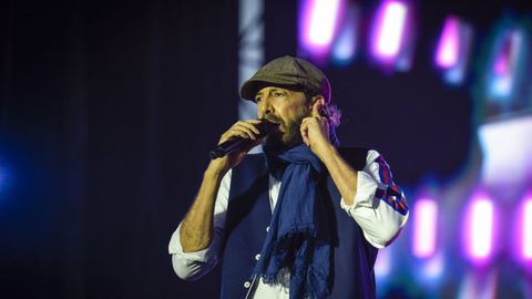 Juan Luis Guerra en su actuación en Sanxenxo