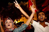 Manifestantes marroqu�es protestan por el indulto a Galv�n, el domingo en Kenitra.