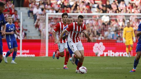 Derbi asturiano entre el Real Sporting de Gijon y el Real Oviedo en El Molin�n