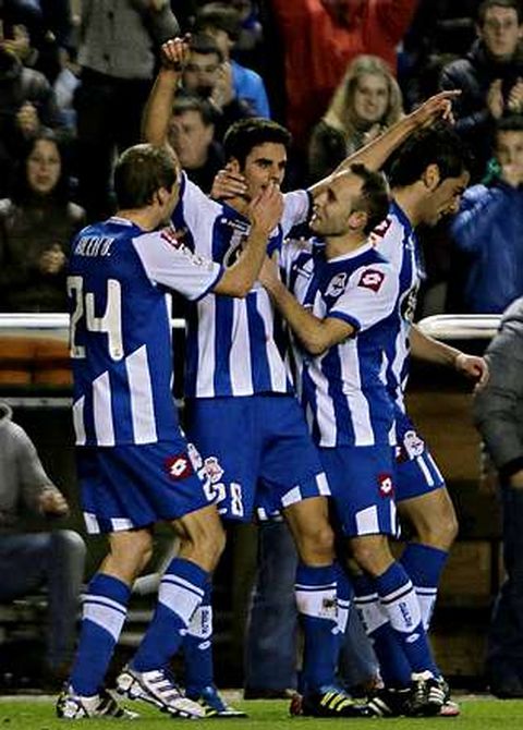 Los deportivistas celebran uno de los goles marcados esta temporada en Riazor.