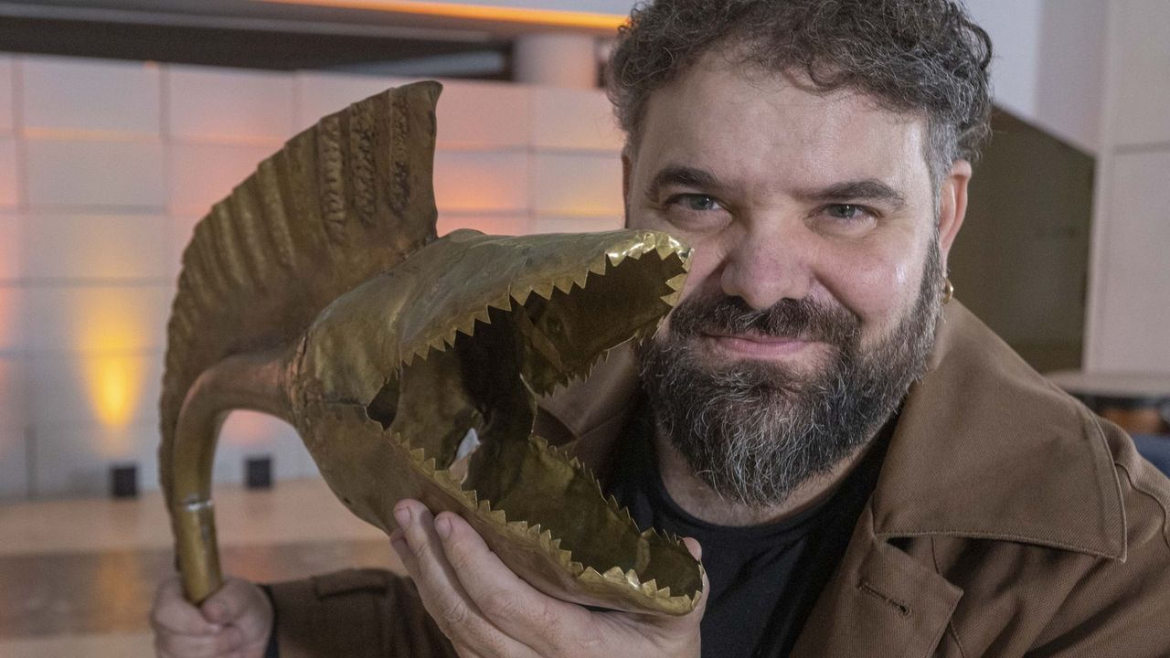 Abraham Cupeiro recibe en un mismo día el Premio Joaquín Díaz 2026 y el Premio da Crítica de Galicia