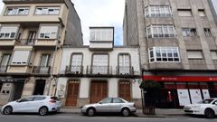 A Casa Maragata (no medio, antes do incendio) era un dos edificios m�is co�ecidos da r�a da Pravia 