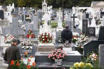 Cementerio de San Froil�n, en Lugo, el d�a de difuntos