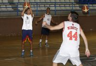 Alberto G�mez solo ha podido entrenar con seis jugadores s�niores esta semana. 