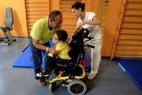 Manuel Cerqueira con su hijo en el centro de rehabilitaci�n. 