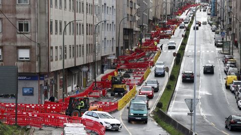 Imagen de la avenida Rosal�a de Castro, en Milladoiro, donde est� situado el despacho de la Papeler�a Boo