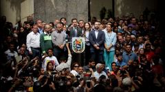 Ante sus seguidores, Guaid� rechaz� negociar las iniciativas planteadas por M�xico y Uruguay.  