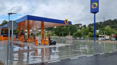 Nueva gasolinera de Plenoil, en Seixalbo al lado del tanatorio