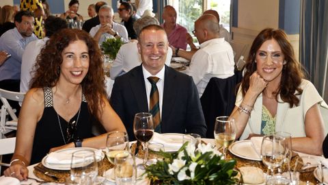 Asistentes a la despedida del juez decano saliente, Germ�n Serrano, en el Club de Campo de Vigo