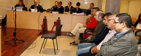 juicio.Juicio a Messaoud El-Omari -en primer t�rmino, a la derecha-