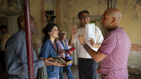 Beatriz Arjona, Alma en �Buen Camino�, preparando una escena junto al director Gennaro Nunziante (centro) y el actor protagonista, el c�mico Checco Zalone