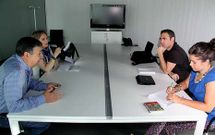 Representantes de Dzine se reunieron ayer con Marisa �lvarez y Manuel G�mez en el consistorio.