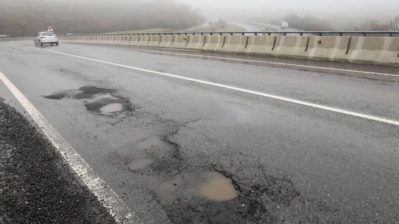 La A-52 renovará 38 kilómetros de su firme en el sur de Ourense, en la principal entrada a Galicia desde la Meseta