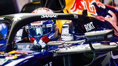 Max Verstappen, subido a su Red Bull durante la clasificaci�n del Gran Premio de Australia.