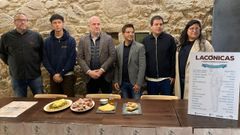 Representantes de algunos de los establecimientos que participan en las jornadas Lac�nicas, promovidas por el Ayuntamiento, este jueves con el concejal Gonzalo Castro (tercero por la izquierda)