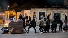 Violentas manifestaciones para protestar contra las restricciones en Barcelona