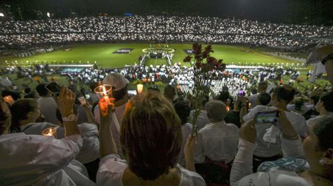 Emotivo homenaje al Chapecoense en el estadio del Atl�tico Nacional