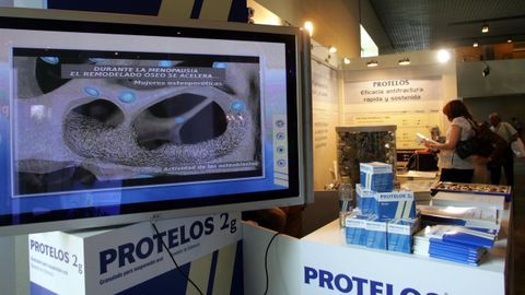 Un cartel promocionando un medicamento en un congreso sobre la menopausia.
