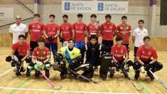Plantilla y cuerpo t&eacute;cnico del Lubi&aacute;ns, ayer en Carballo. Daniel Bu&ntilde;o ser&aacute; el preparador f&iacute;sico.