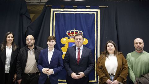 Redondo, Surez-Puerta, Prez, Gonzlez, Rey y Furones, en la casa consistorial de Ribeira.