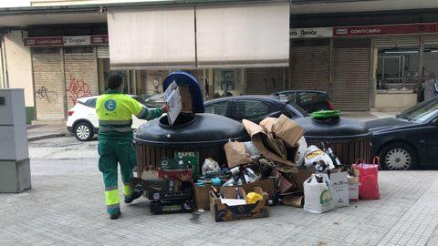 Basura amontonada en A Coru�a durante el conflicto del servicio de limpieza