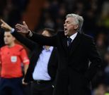 Carlo Ancelotti da instrucciones a sus jugadores durante un partido. <span lang= es-es >afp</span>