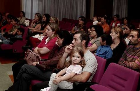La reuni�n, ayer en la Casa da Cultura de Silleda, poco tiempo despu�s de iniciarse.