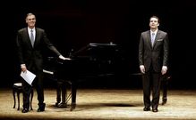 El pianista Roger Vignoles, en la izquierda, repetir� de nuevo en el certamen compostelano. 