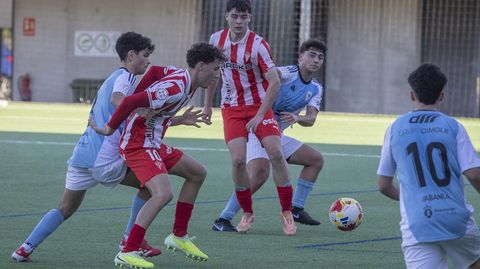 El Compos empat en la recta final ante el lder Sporting de Gijn (1-1).