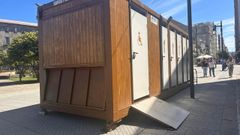 Seg�n Amizade, la rampa para acceder al aseo p�blico de la Praza de Ourense supera el 40 % de pendiente
